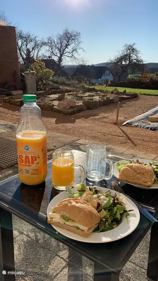 Disfruta de un buen almuerzo al sol