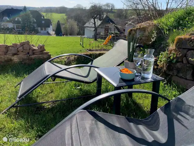 Landhaus Kreuzenberg huren in Duitsland, Eifel, Malbergweich - vakantiehuis Genieten van een drankje in de tuin.