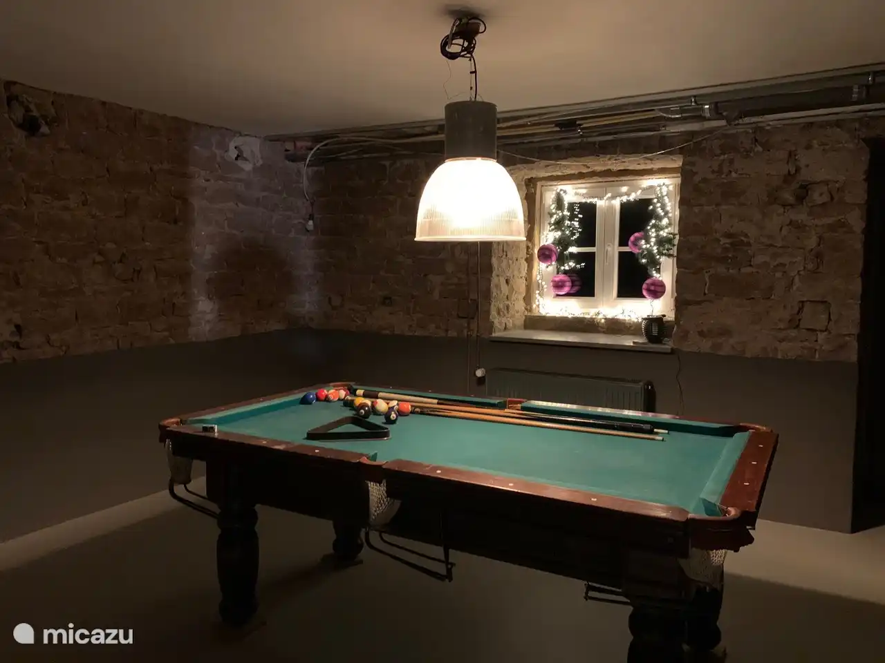 Billar en bodega de bienestar/entretenimiento