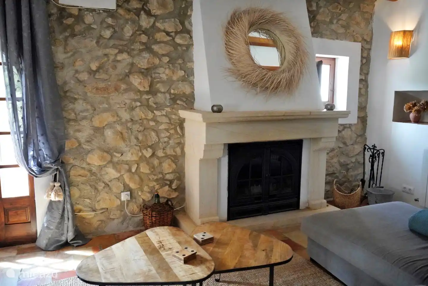 Eine Nahaufnahme des Kamins 