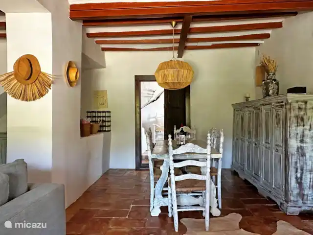 Casa Grilló en España, Costa Blanca, Lliber - finca Este es el comedor con la mesa del comedor.