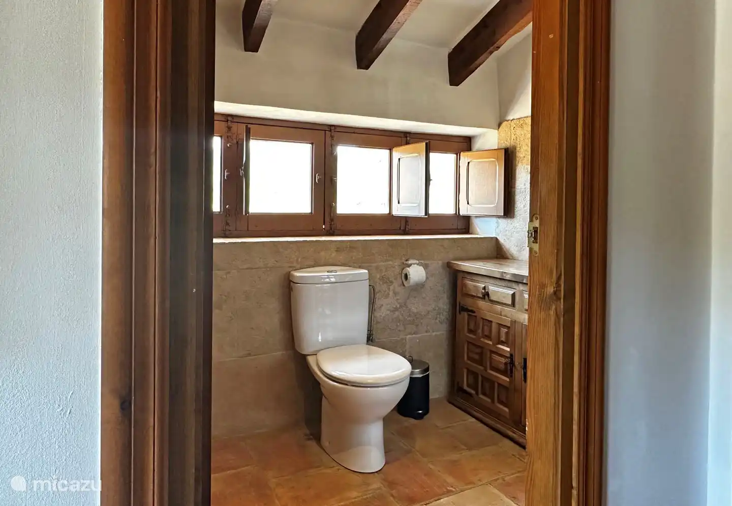 Dies ist das Badezimmer im Flur neben dem Hauptschlafzimmer.