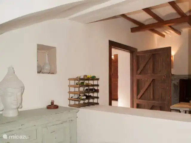 Casa Grilló en España, Costa Blanca, Lliber - finca Vista a través del dormitorio en la antigua bodega desde la sala de estar