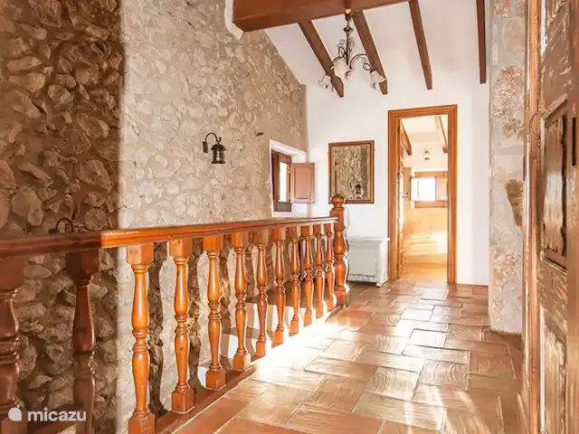 Casa Grilló en España, Costa Blanca, Lliber - finca El rellano que da acceso a 3 dormitorios y 2 baños en la planta superior