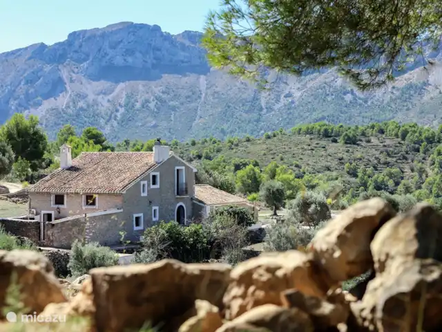 Casa Grilló en España, Costa Blanca, Lliber - finca Vista trasera Casa Grillo una casa de vacaciones en plena naturaleza y vistas a la Sierra de Bernia