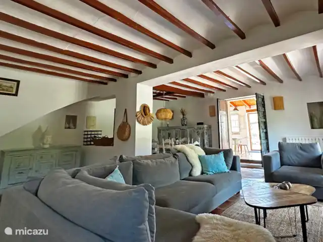 Casa Grilló en España, Costa Blanca, Lliber - finca Esta es la sala de estar con vista hacia la puerta principal,