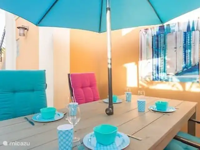 Casa Serena en Aruba, Norte, Noord - apartamento Patio con muebles de jardín.