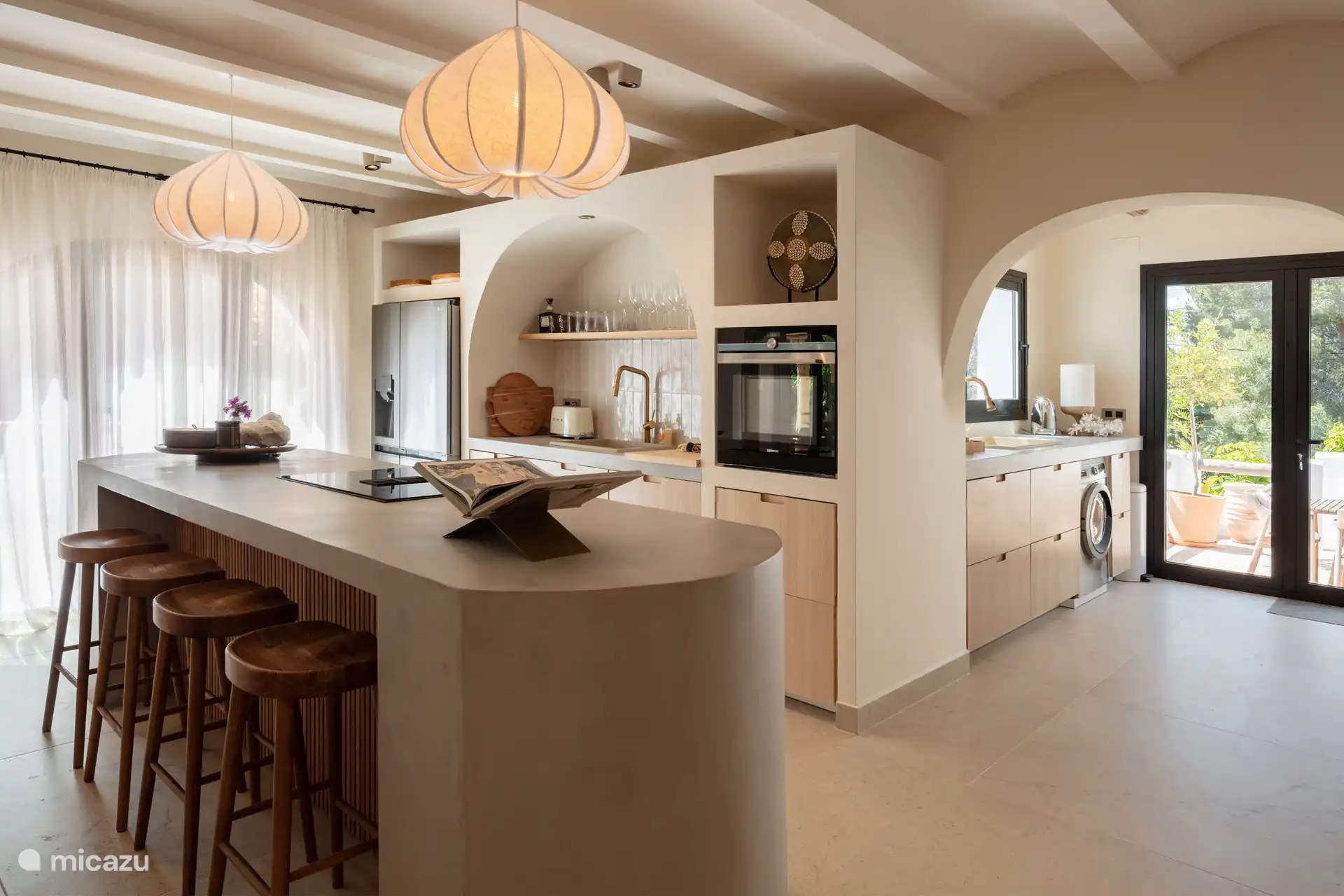 Küche und Hauswirtschaftsraum