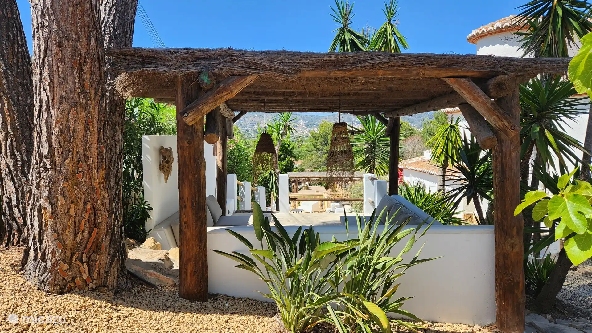 Mit Blick über das Tal und den Mongo