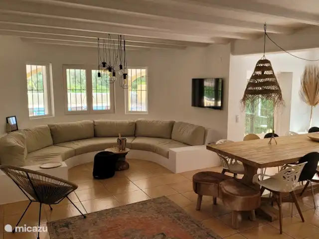 Casa Beso Salado | Espagne, Costa Blanca, Jávea - villa Salon spacieux. Ici, vous pouvez tous rester pour un repas somptueux, un jeu de société, une bonne conversation dans le coin salon ou regarder un film sur le téléviseur HD 4K