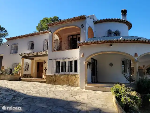 Casa Beso Salado | Espagne, Costa Blanca, Jávea - villa Grande maison familiale dans un endroit calme à la lisière d'une forêt avec une grande terrasse et une piscine.