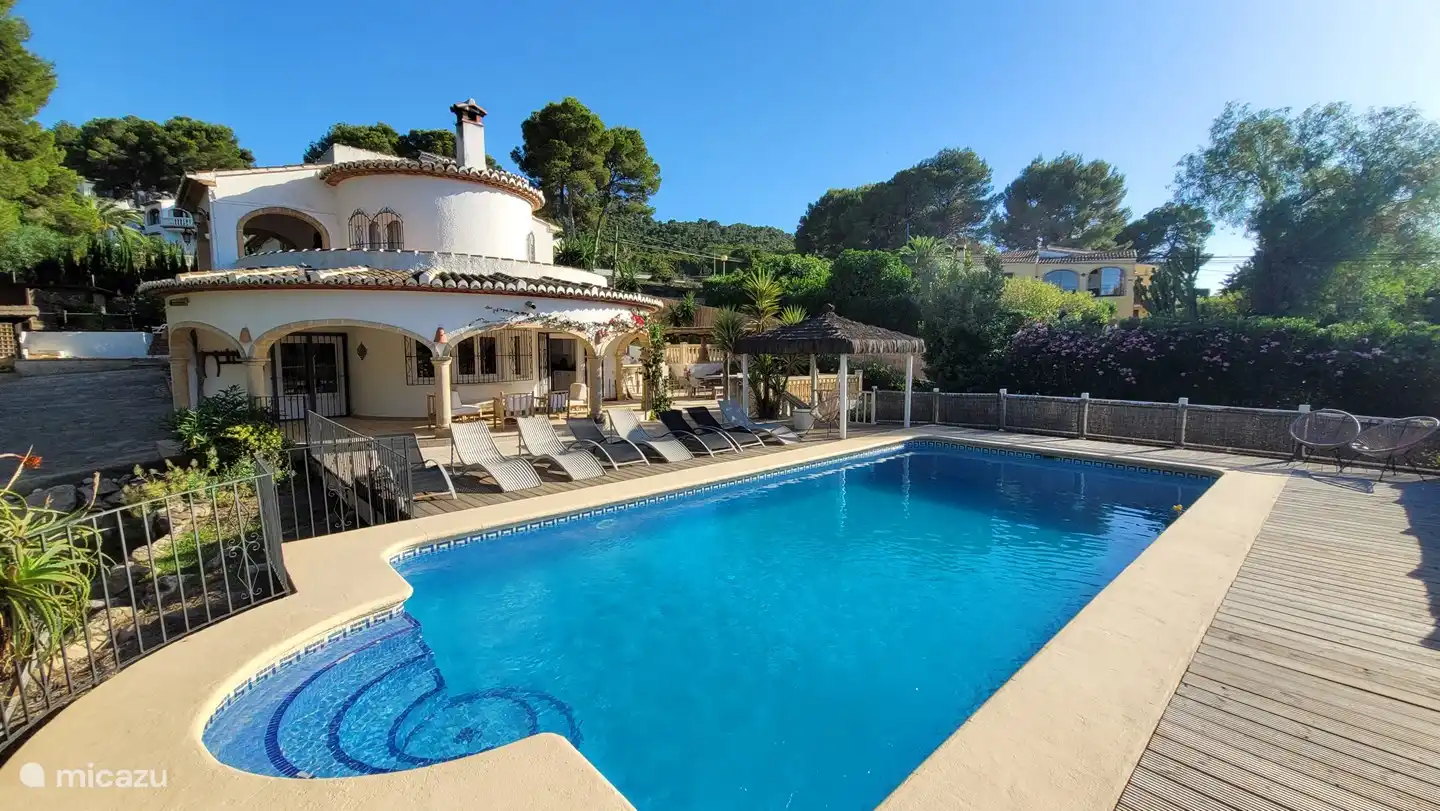 Attraktives Einfamilienhaus im schönen spanischen Stil