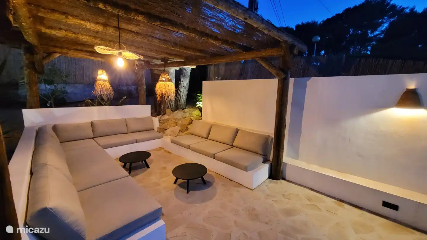 Verspielte Terrassen, Hängematten und Veranden umgeben die Villa. Nehmen Sie sich einen Moment Zeit für sich.