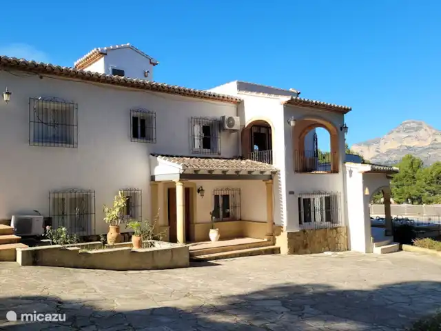 Casa Beso Salado | Espagne, Costa Blanca, Jávea - villa Grande maison familiale dans un endroit calme à la lisière d'une forêt avec une grande terrasse et une piscine.