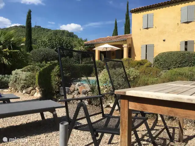 Casa 'Stokhorst' en Francia, Var, Salernes  - villa Que linda terraza...
