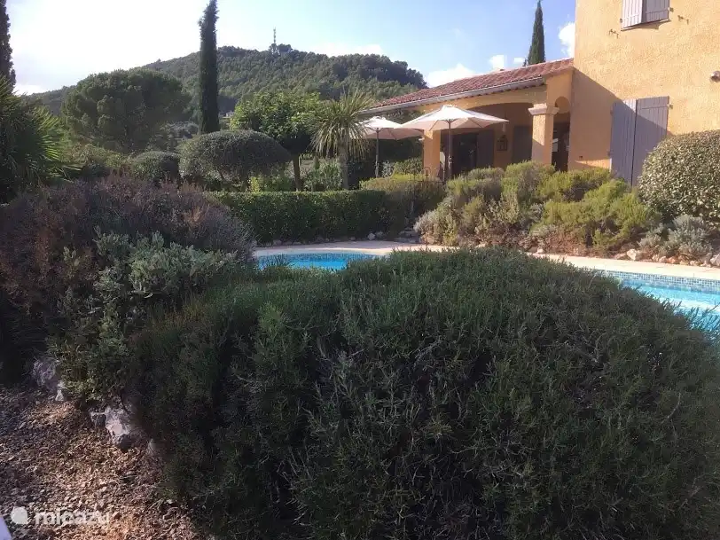 Blick auf die Kapelle, schöner Spaziergang ..