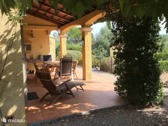 Casa 'Stokhorst' en Francia, Var, Salernes  - villa Aquí siempre hay algo de sombra...