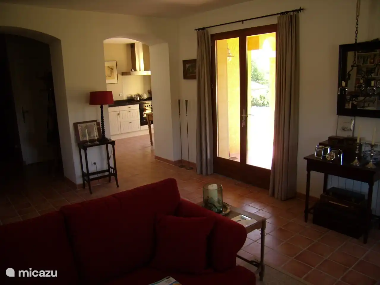 Das Wohnzimmer in Richtung Küche