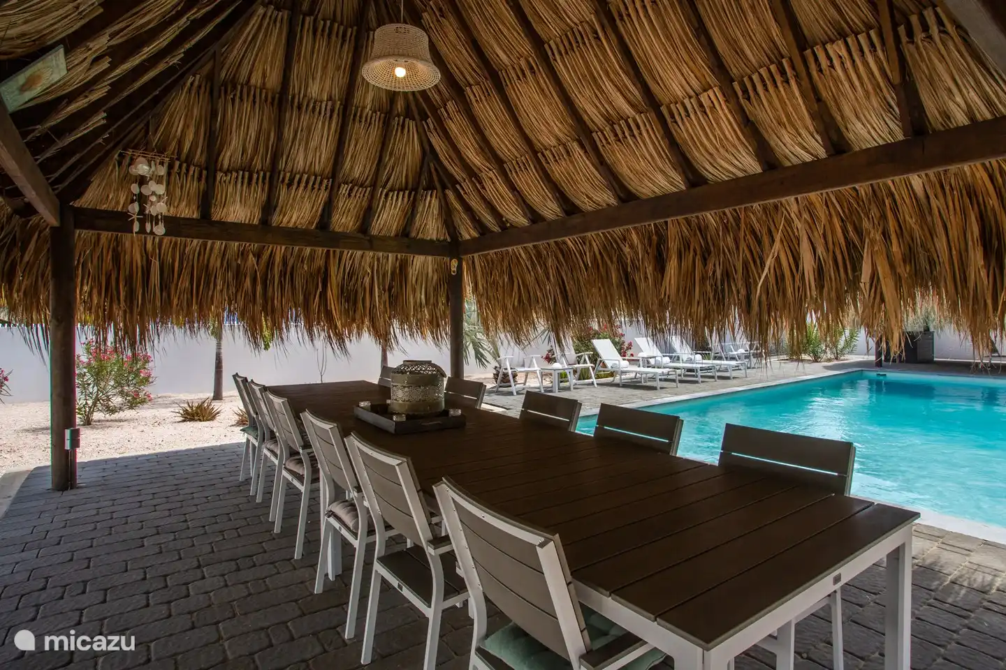 Palapa avec une salle à manger supplémentaire