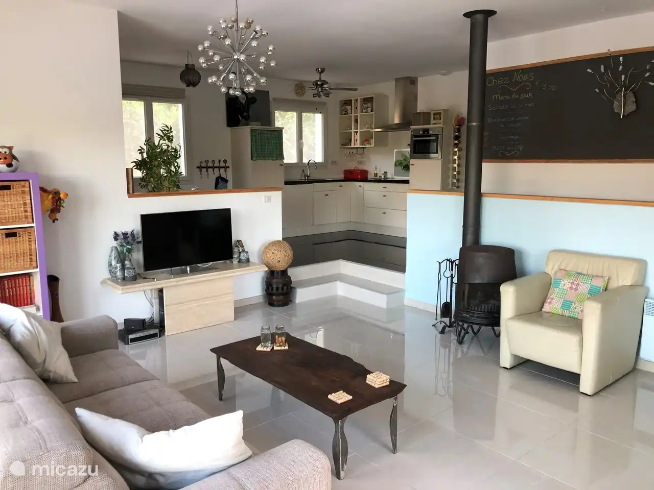 Es gibt auch einen Kamin für die kalten Wintermonate