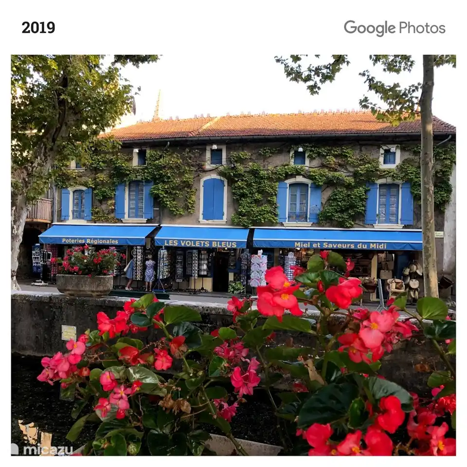 gemütlicher Souvenirladen im Dorf zu Fuß erreichbar