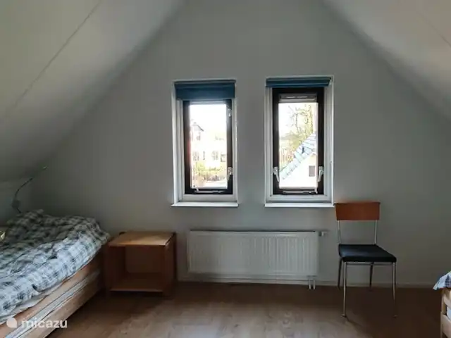 el pecador en Países Bajos, Frise, Sondel - casa vacacional Dormitorio al frente del 1er piso con 2 camas separadas