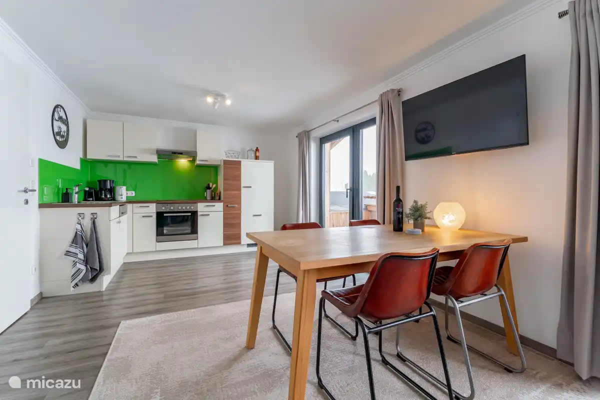 Küche auf der linken Seite