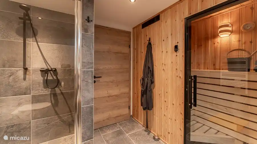 Sauna und Dusche