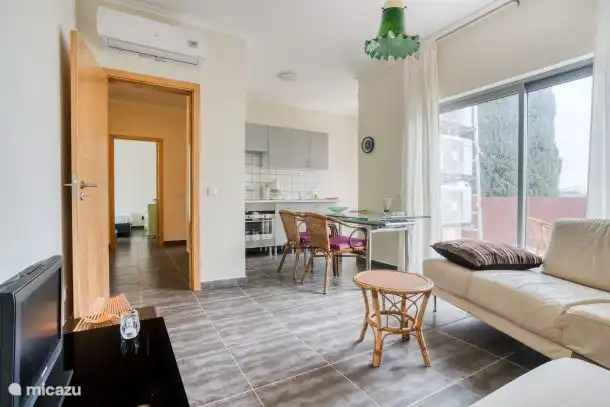 sala de estar y cocina