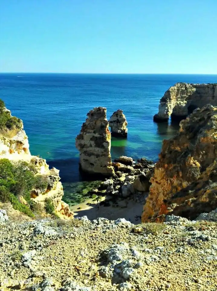 vista de las rocas en Praia Prainha