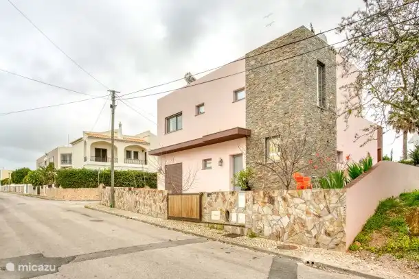 Vista de la calle de la villa