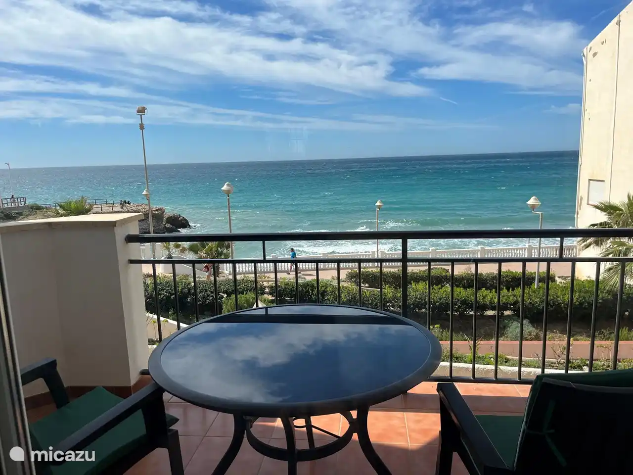 Depuis le balcon au 1er étage. Près de la mer.