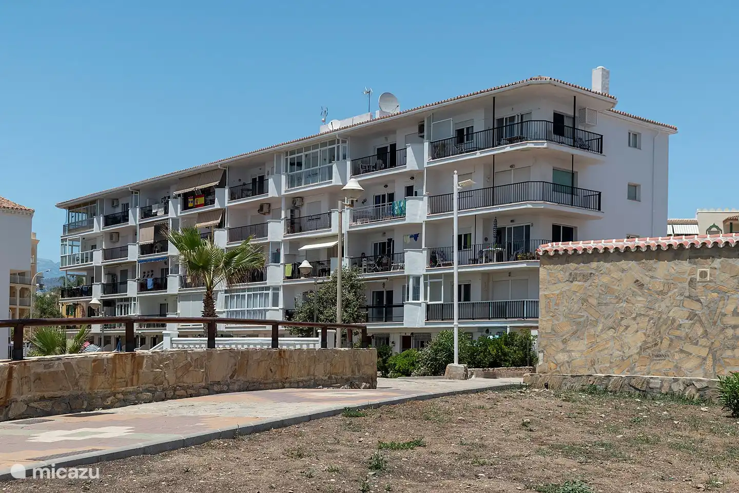 Directement sur la plage. Première ligne. Il n'y en a pas beaucoup.