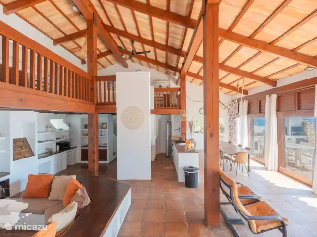 Maison du Flamboyan | Espagne, Costa Blanca, Moraira - villa Espace de vie avec belle hauteur sous plafond et différents niveaux