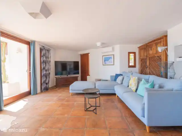 Maison du Flamboyan | Espagne, Costa Blanca, Moraira - villa Séjour avec canapé et TV