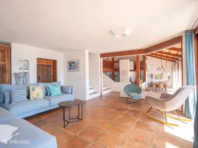 Maison du Flamboyan | Espagne, Costa Blanca, Moraira - villa Séjour avec canapé et TV