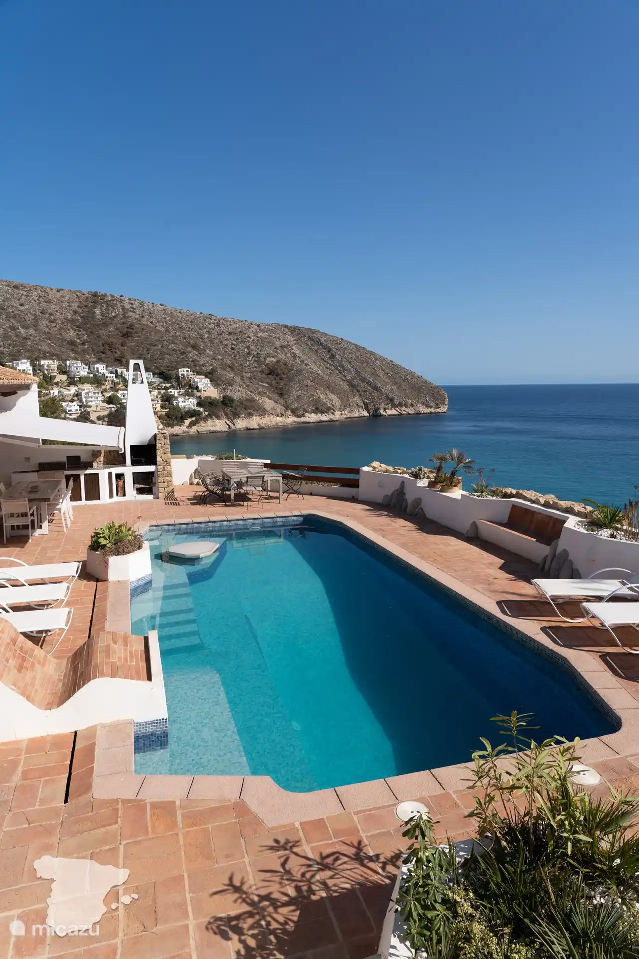 Vista flamboyán hacia la bahía de El Portet