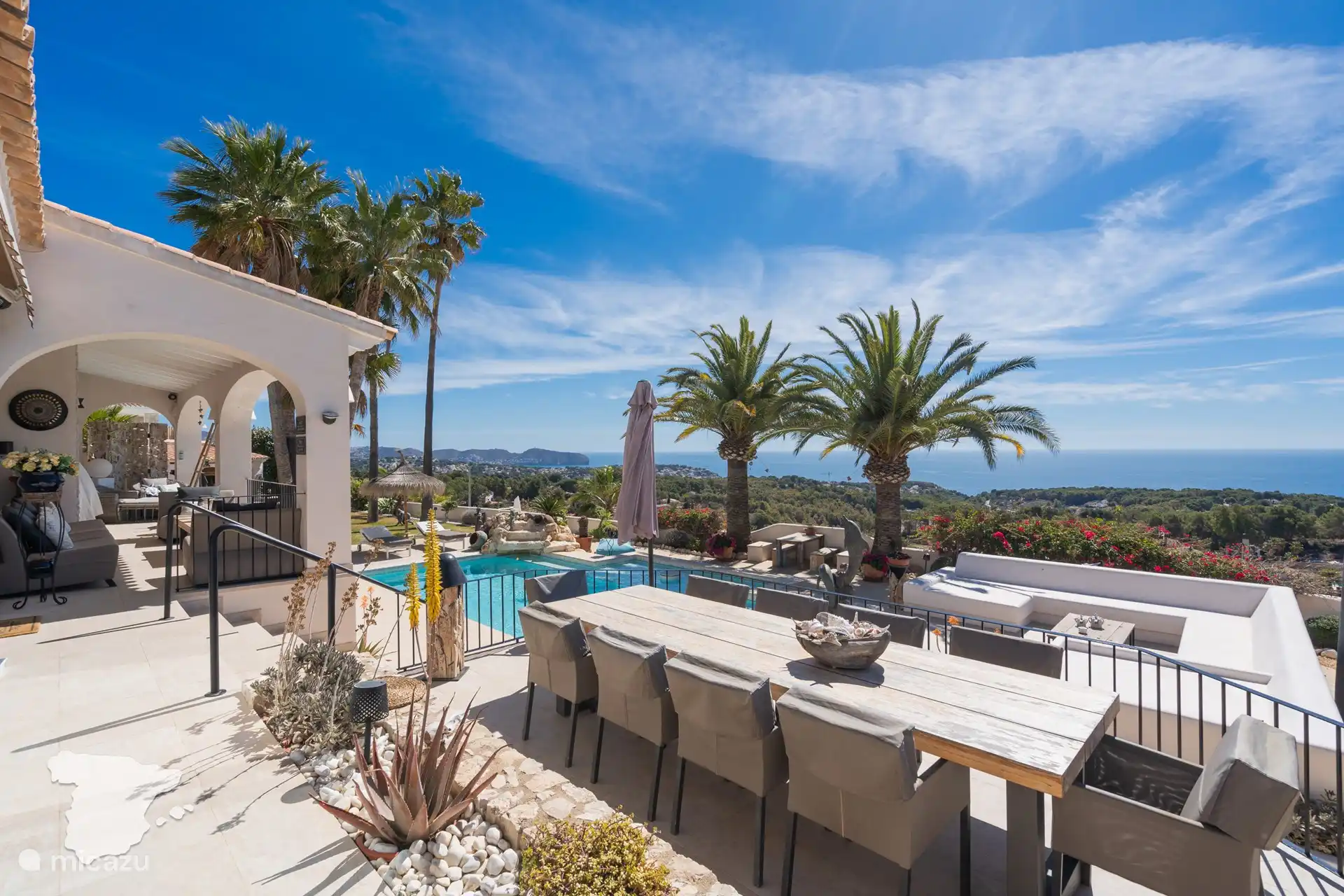 Open terrace with dining area and beautiful views!