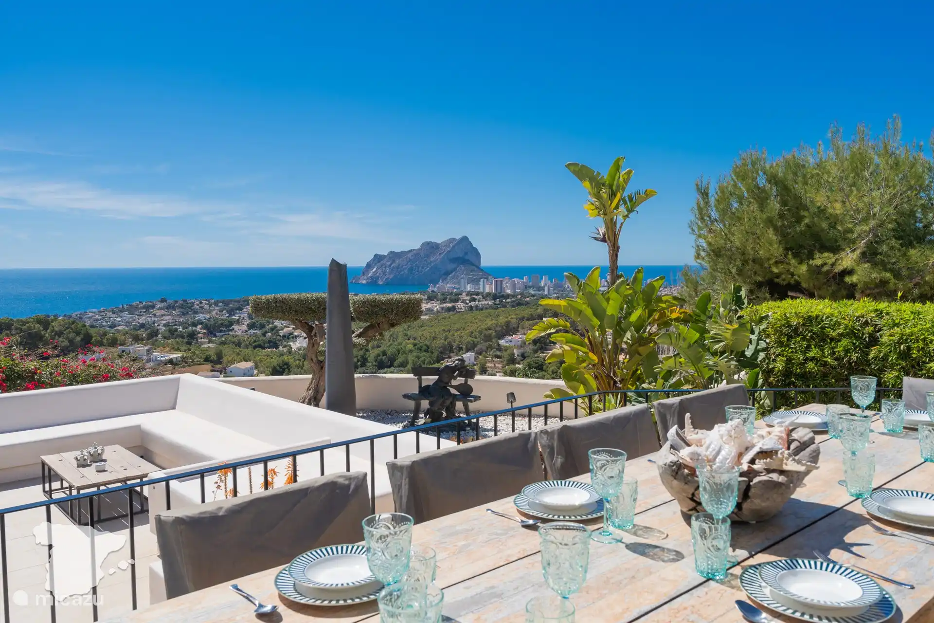 Open terrace with dining area and beautiful views!