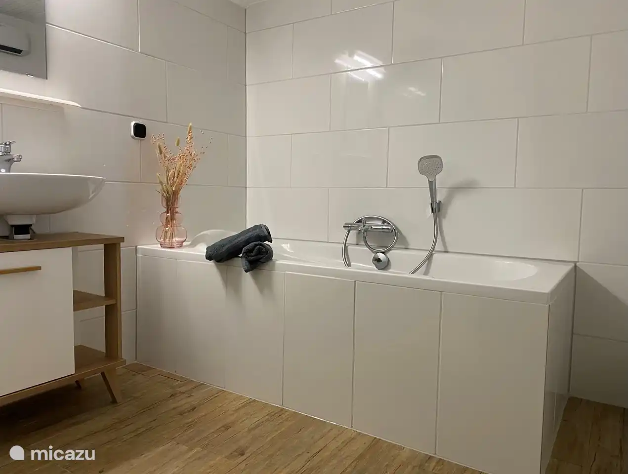 Badezimmer mit Badewanne