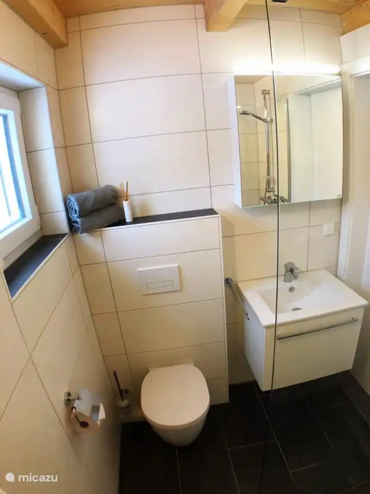 Une des deux salles de bain