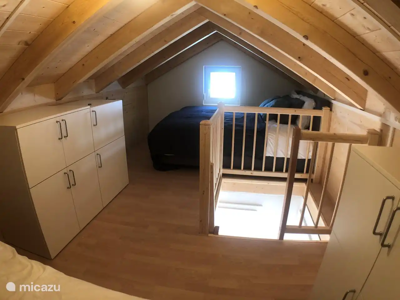 Vous pourrez dormir à merveille sous les poutres de la troisième chambre.