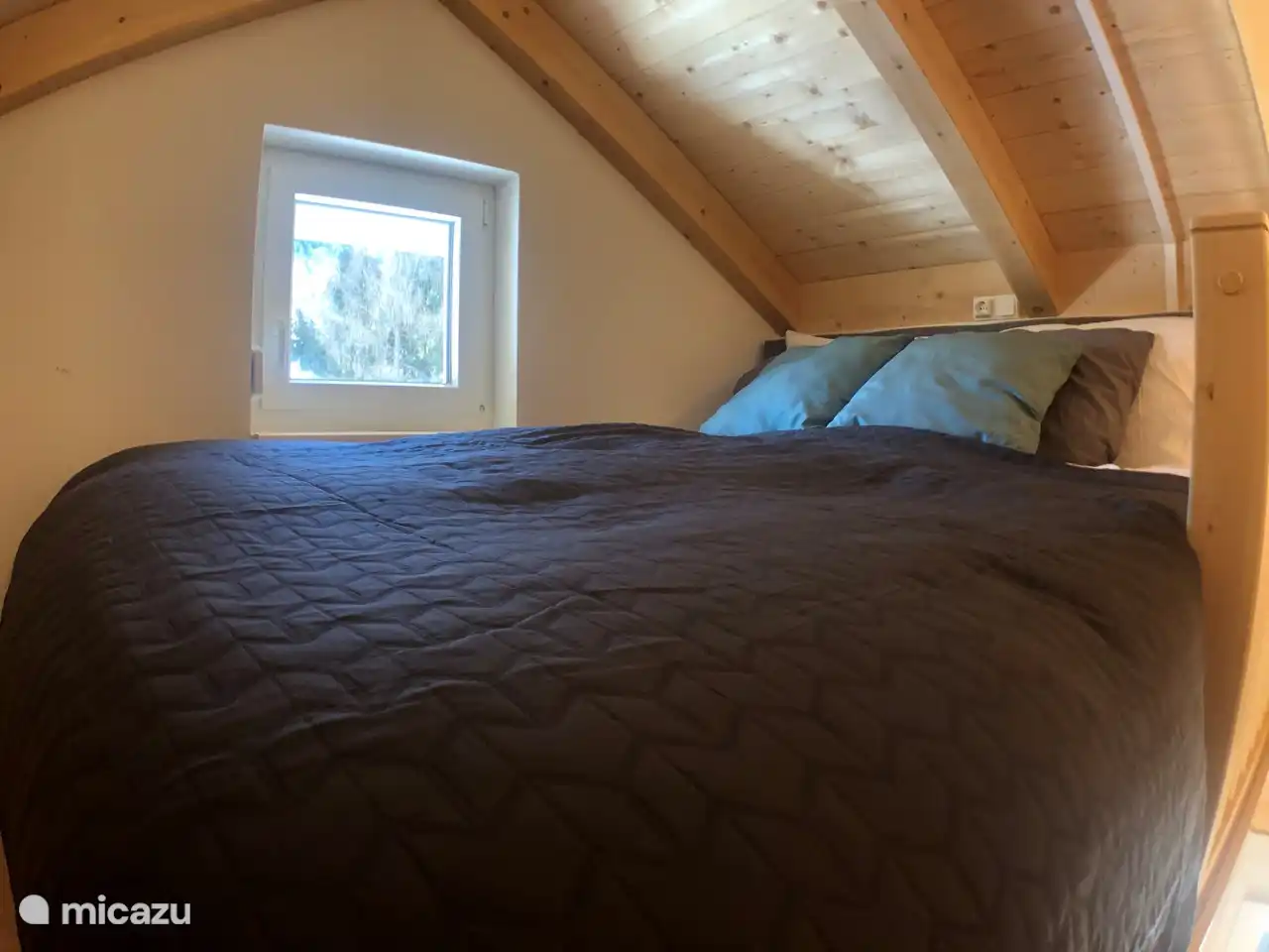 Vous pourrez dormir à merveille sous les poutres de la troisième chambre.