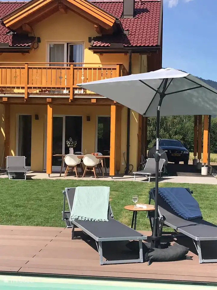 Profitez du soleil dans votre piscine privée en été