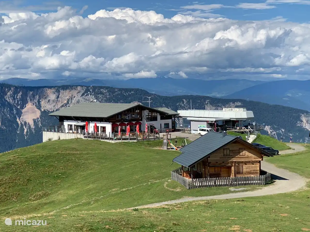 Au sommet du télésiège de Dreilanderecke, le télésiège se trouve à 150 m de notre maison et peut être utilisé 1 fois par jour gratuitement avec la Carinthia Card.