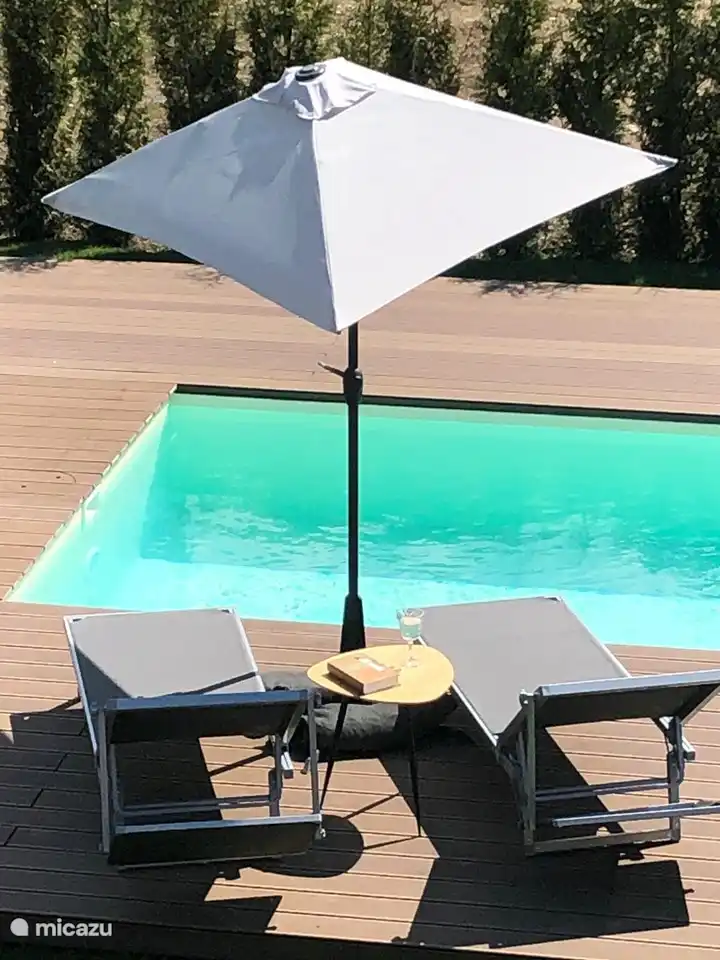 Détendez-vous au bord de la piscine privée chauffée