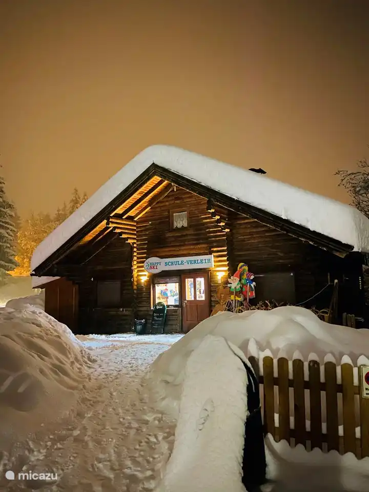 Happy Ski, école de ski et location de ski à 150m de Casa Drei Mädel