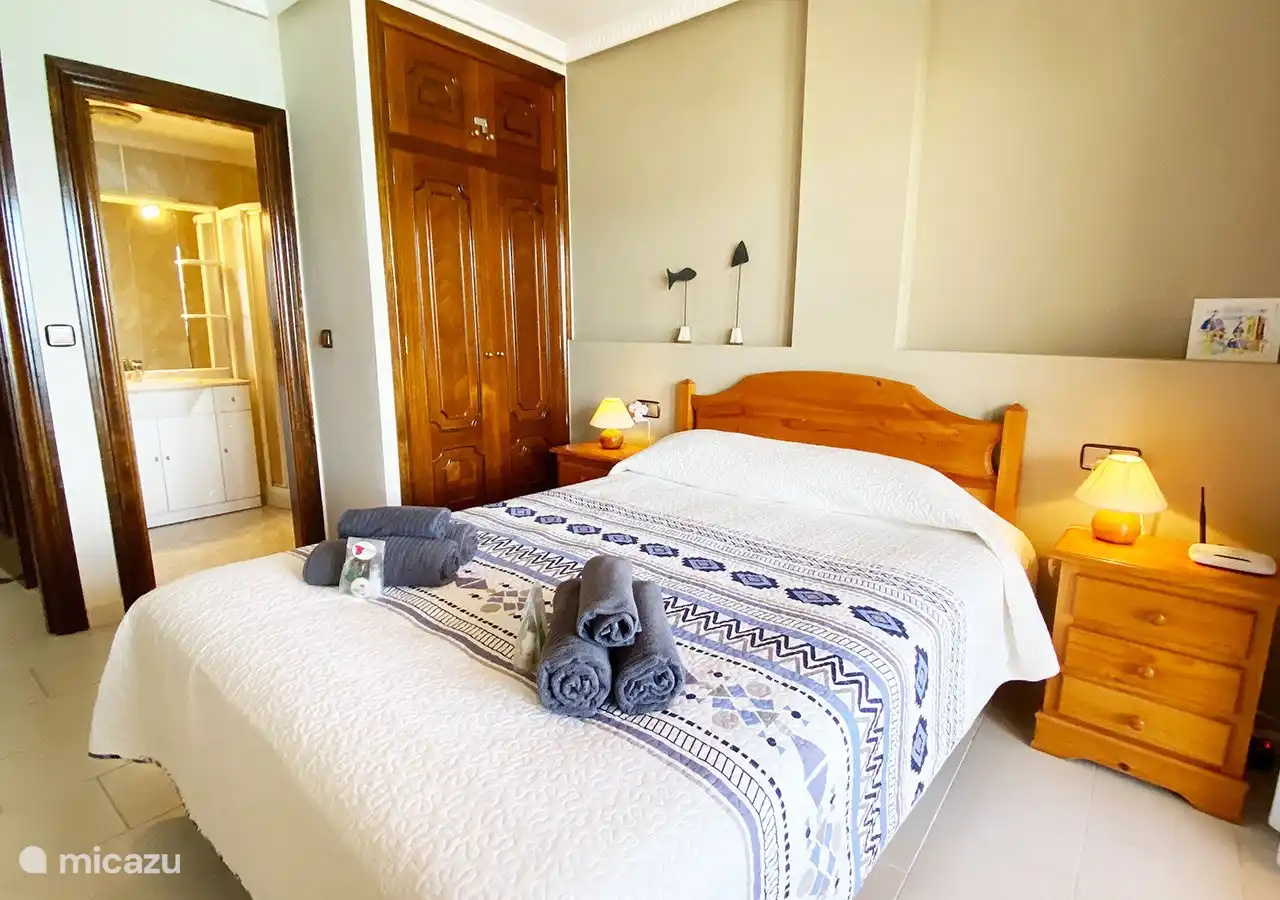 Schlafzimmer mit Bad