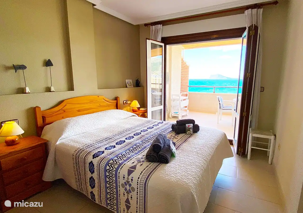 Schlafzimmer mit wunderschönem Meerblick