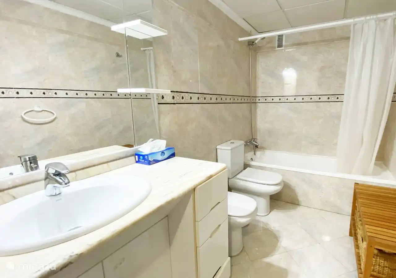 Badezimmer mit Badewanne